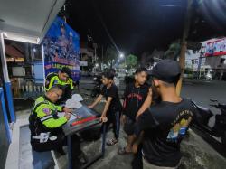  Blue Light Patrol Satlantas Polres Inhu: Tindak Balap Liar, Ajak Pemuda Lawan Hoax