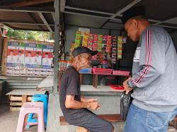 Sambangi Pedagang Kecil, Lukman Hakim Serap Aspirasi dan Nglarisi Dagangan di Purworejo