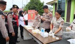 Pastikan Bebas Dari Narkoba, Kapolres Batu Bara Tes Urine Personilnya Secara Mendadak