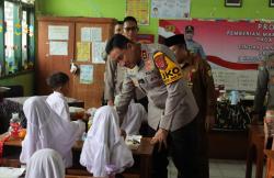 Wujudkan Generasi Bangsa Berkualitas, Polda Banten Salurkan Makan Siang Bergizi ke Siswa SD