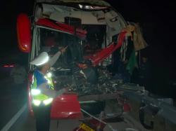 Diduga Mengantuk, Bus Agra Mas Tabrak Truk Satu Penumpang Meninggal Dunia