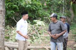 H. Riyanto Tinjau Langsung Korban Bencana Puting Beliung di Sukoharjo, Pringsewu