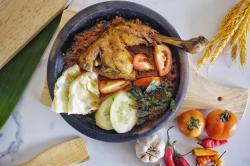 Sensasi Makan Sambal Bakar Cobek di Bojonegoro yang Menggugah Selera