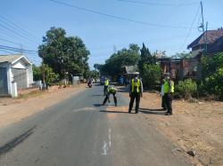 Dua Motor Bertabrakan di Jalan Raya Banyuburu Pasuruan, Satu Tewas, Satu Terluka Parah