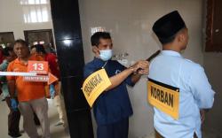 Polres Sragen Gelar Rekonstruksi Kasus Penganiayaan, Tersangka Peragakan 18 Adegan di Masjid