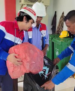 Pertamina Dukung Pendidikan Ramah Lingkungan di Negeri Laha melalui Program “SPP Berbayar Sampah”