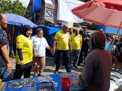 Blusukan ke Pasar Paldam, Gelombang Dukungan Kuat untuk Mari-Yo