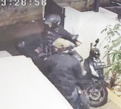 Viral! Maling Bopong Motor di Cimanggis Depok, Terekam CCTV