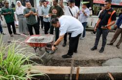 Respon Cepat ADIL, Bahu Jalan Amri Tambunan Langsung di Cor