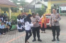 Polsek Gempol Lakukan Kegiatan Police Go To School di SDN 1 Kepuh