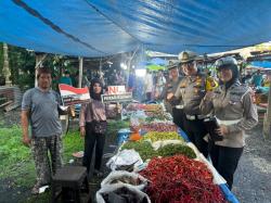 Satlantas Siak Ajak Pengunjung dan Pedagang Pasar Gerong Jaga Kondusifitas