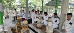 Peringati Hari Pahlawan, LAZ Berziarah ke Makam Para Pemimpin Lobar