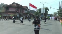 Seniman Cilik Bersama Pecinta Sepeda Onthel dan SatLantas Gelar Heningkan Cipta di Tengah Jalan Raya