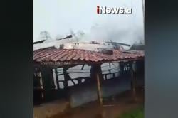 Tersambar Petir, Rumah Warga di Bojongmangu Bekasi Ludes Terbakar