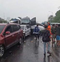Tabrakan Beruntun di Tol Cipularang, 22 Orang Luka-luka, 1 Meninggal Dunia