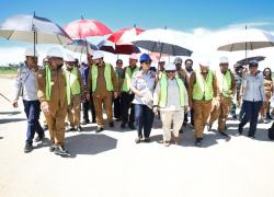 Wamendagri Tinjau Progres Pembangunan di Papua Tengah, Kunjungi Bandara dan Kawasan Pemerintahan