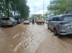 Hujan 2 Jam, Banjir Rendam Beberapa Ruas Jalan di Batam