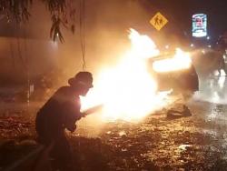 Mobil Calya di Probolinggo Terbakar, Polisi Temukan Sejumlah Jerigen BBM di Dalam Mobil