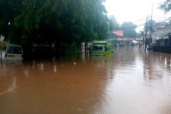 Tragis! Bocah 8 Tahun Dilaporkan Hilang Terseret Arus Selokan di Tangsel Saat Main Hujan