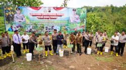 Polda Jateng Tanam Pohon dan Tebar Benih Ikan di Kabupaten Semarang