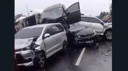 Mengerikan! Detik-detik Kecelakaan Beruntun di Tol Purbaleunyi, Mobil Bertabrakan hingga Hancur