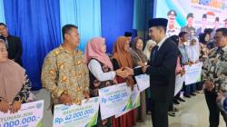 Penyerahan Simbolis Kartu Pekerja Rentan dan Klaim Jaminan Kematian Warnai HUT Labuhanbatu ke-78