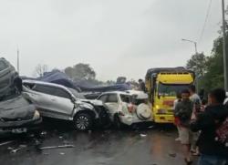 Fakta-fakta Kecelakaan Beruntun di Tol Purbaleuny, Selengkapnya!