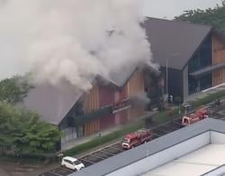 Restoran Jepang di BCBD Summarecon Bekasi Terbakar, Diduga Akibat Arus Pendek