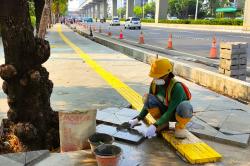 Revitalisasi Trotoar Kuningan: SIG Ciptakan Ruang Publik Aman dan Estetis