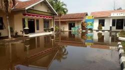 Belasan Rumah dan Halaman Kantor Desa Langensari Tergenang Banjir