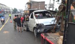 Kecelakaan Ponorogo Hari Ini, Mobil Pickup Mendadak Tabrak Bengkel Diesel