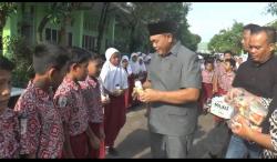 Anggota DPRD Deliserdang Berbagi Susu dan Snack Gratis di Tiga Sekolah Dasar