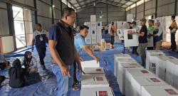 KPU Lamongan Lakukan Tahapan Setting-packing Surat Suara