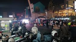 Keseruan Nobar Debat Pilkada Kota Tasikmalaya di Luar Hotel