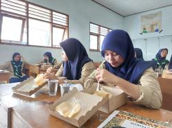 SMK Muhammadiyah 13 Tikung Gelar Simulasi Makan Siang Gratis