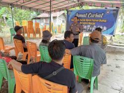 Kanit Binmas Polsek Pimpin Kegiatan Cooling System Dalam Bentuk Jumat Curhat