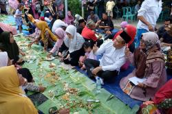 Warga Kebumen Gelar Tumpengan Bareng Arif Sugiyanto Usai Jalan Diaspal