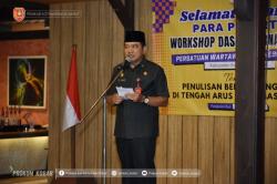 Buka Workshop Dasar Jurnalistik, Pj Bupati Kobar Minta Dikritik Soal Pembangunan