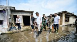 Tinjau Banjir Rob di Indramayu, Bey Buka Opsi Relokasi Warga 