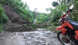 Bencana Tanah Longsor Menutup Akses Telaga Ngebel Ponorogo Dari Arah Madiun