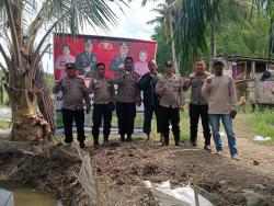 Polsek Hamparan Perak Dukung Ketahanan Pangan dengan Berikan Bibit Kepiting dan Ikan Kepada Warga