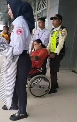 Viral! Video Saat Ibu Hamil Nyaris Melahirkan di Stasiun Kereta Api Parungpanjang Bogor