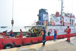 Petugas Health Kilang Balongan Sigap Selamatkan Korban Kebakaran Rig X-Ray dalam Emergency Drill