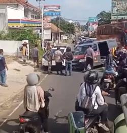 Mobil Polisi Tabrak Mobil Polisi Gegara Angkut ODGJ Ngamuk