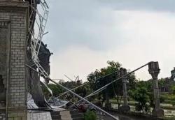 BREAKING NEWS : Angin Puting Beliung Terjang Jombang, Masjid dan Rumah Warga Porak-Poranda