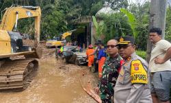 Akibat Longsor di Desa Semangat Gunung, 10 Korban Masih Dalam Pencarian