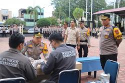 Telah Berlangsung Giat Pemeriksaan Kesehatan Personil Pengaman TPS Polres Dumai Dalam Rangka Pilkada