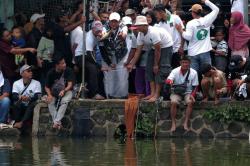 Cabup Bogor Rudy Susmanto Mancing Bareng Warga di Desa Pasir Jambu Sukaraja