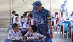 Lanud Husein Sastranegara Uji Coba Program Makan Siang Bergizi di Sekolah Angkasa