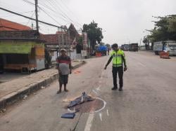 Kecelakaan Tragis di Gresik: Pengendara Motor Tewas Setelah Tabrak Truk Parkir